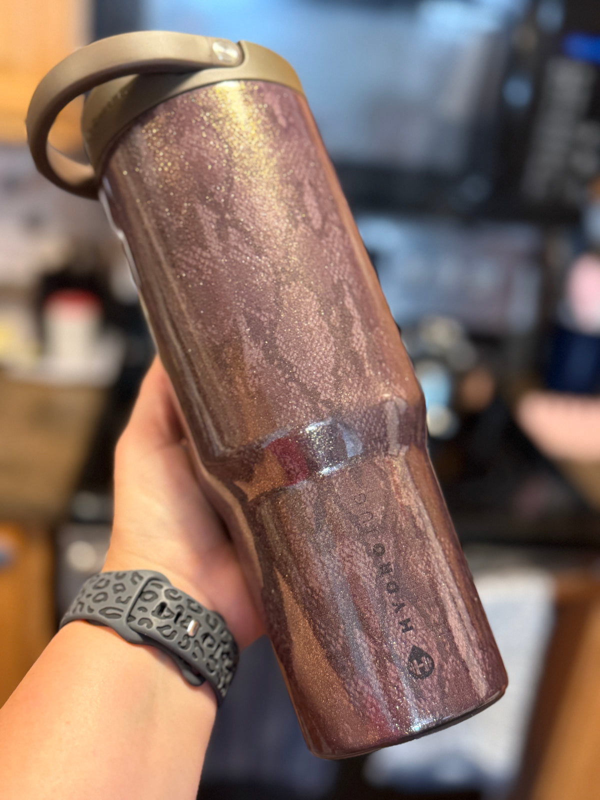 NWOT 32 oz Glitter Washed Snakeskin HydroJug Sport