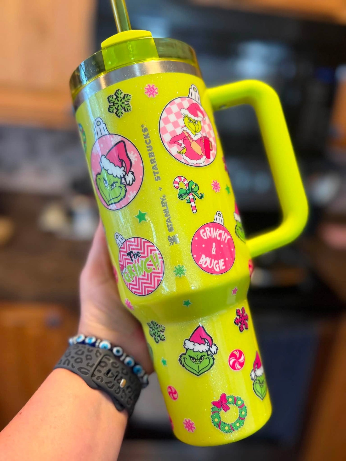 EUC 40 oz Grinchmas Stanley