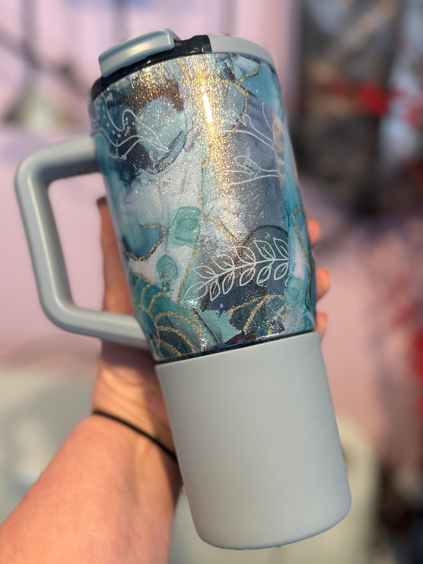 EUC 25 oz Salty Beach on Mist Brumate Muv