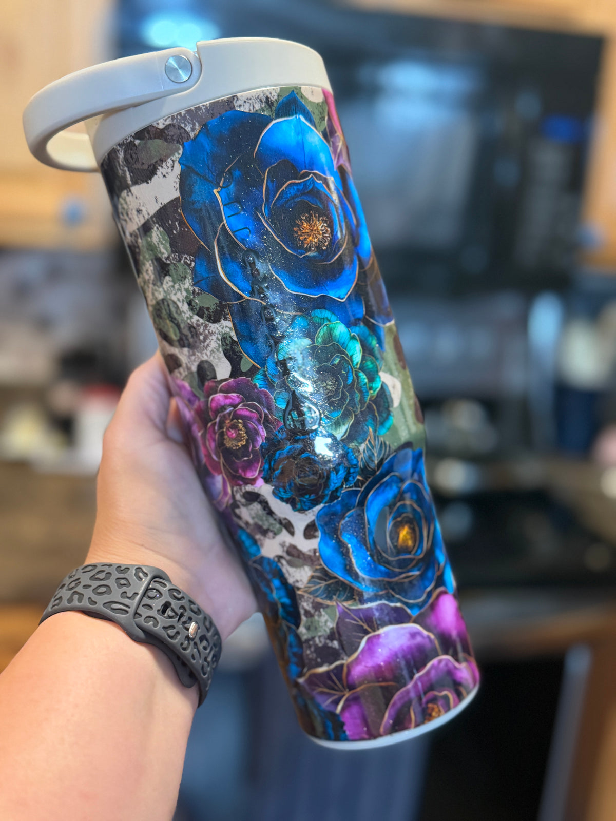 NWOT 32 oz Jewel Tones Camo Floral